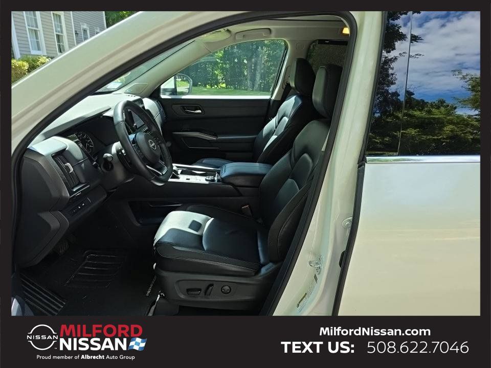 Used 2024 Nissan Pathfinder SL w/ SL Premium Package AWD/4WD image 7