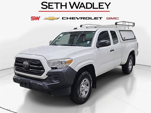 Used 2018 Toyota Tacoma image 3
