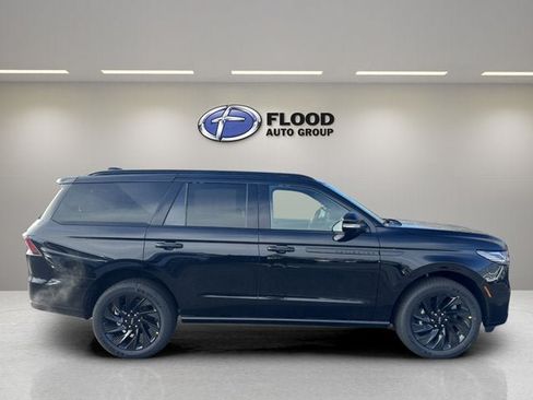 New 2026 Lincoln Navigator Reserve w/ Jet Appearance Package AWD/4WD image 4