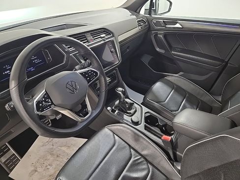 Used 2022 Volkswagen Tiguan SEL R-Line image 8