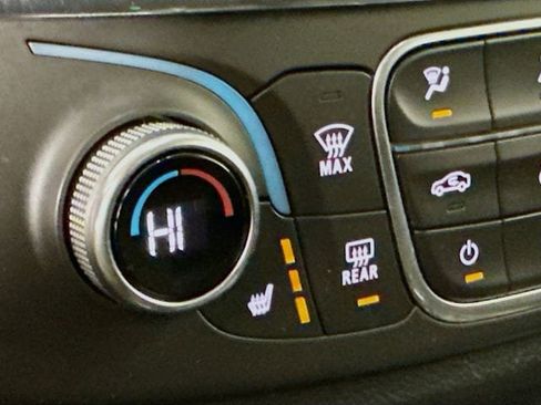 Used 2020 Chevrolet Traverse LT w/ Driver Confidence II Package image 21