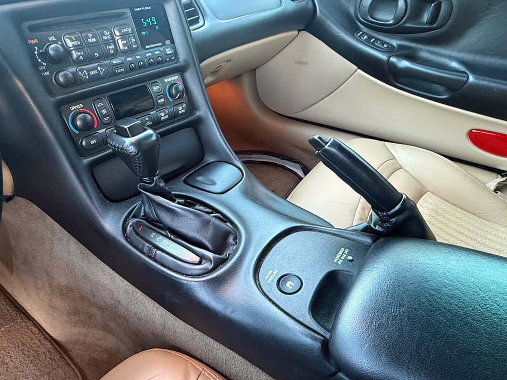 Used 2004 Chevrolet Corvette Coupe RWD image 33