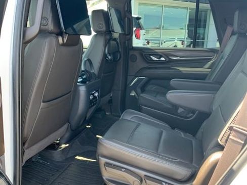 Used 2023 GMC Yukon Denali AWD/4WD image 15