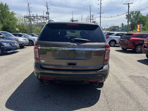 Used 2015 Ford Explorer XLT w/ Equipment Group 201A FWD image 4