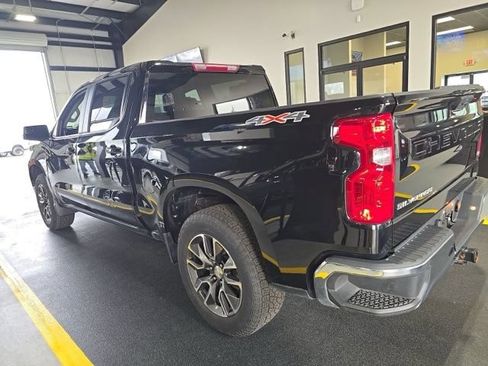 Used 2024 Chevrolet Silverado 1500 LT AWD/4WD image 3