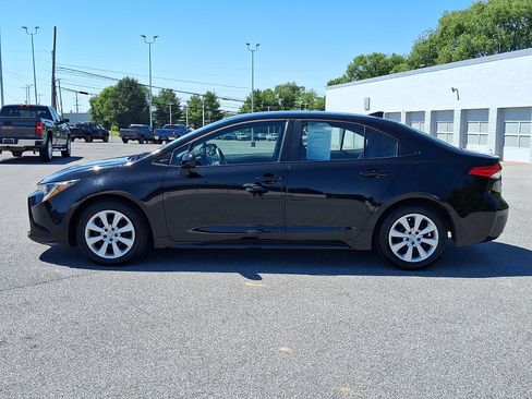 Used 2025 Toyota Corolla LE FWD image 4
