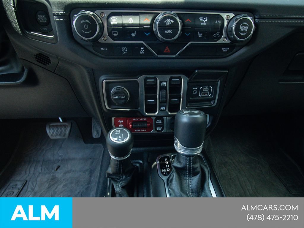 Used 2025 Jeep Wrangler Unlimited Rubicon w/ Convenience Group AWD/4WD image 12