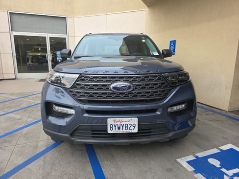 Used 2021 Ford Explorer XLT w/ Equipment Group 202A image 2