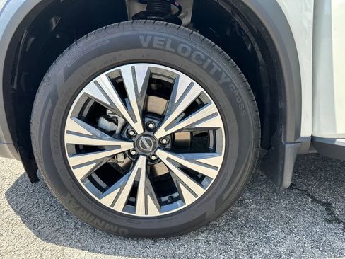 Used 2023 Nissan Rogue SV AWD/4WD image 18