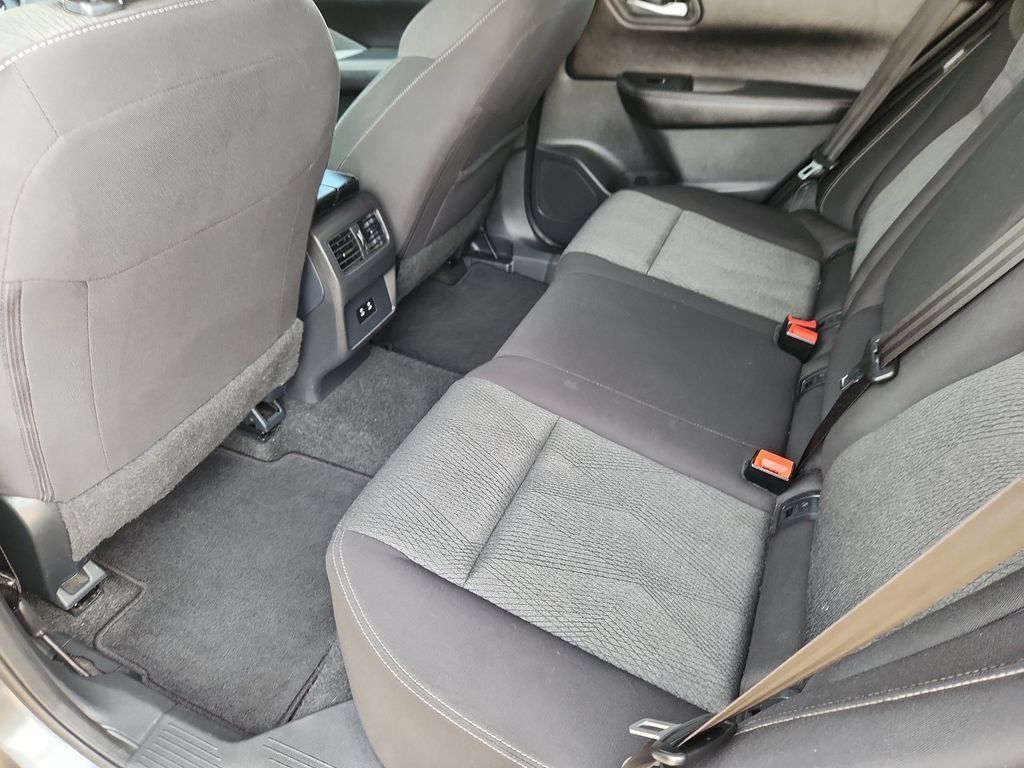 Used 2025 Nissan Rogue SV AWD/4WD image 10