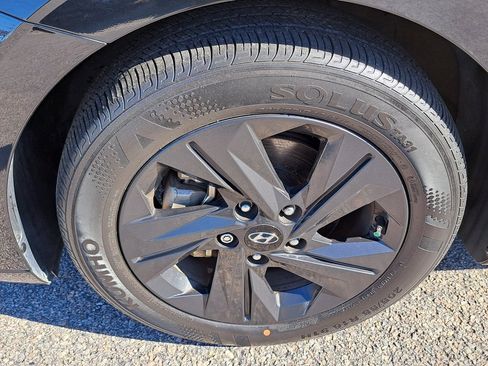 Used 2023 Hyundai Elantra SEL image 29