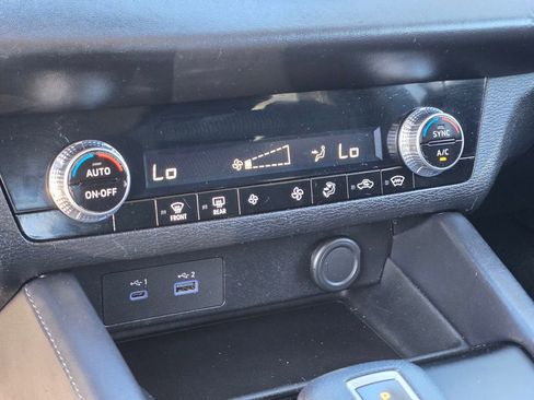 Used 2024 Mitsubishi Outlander ES AWD/4WD image 32