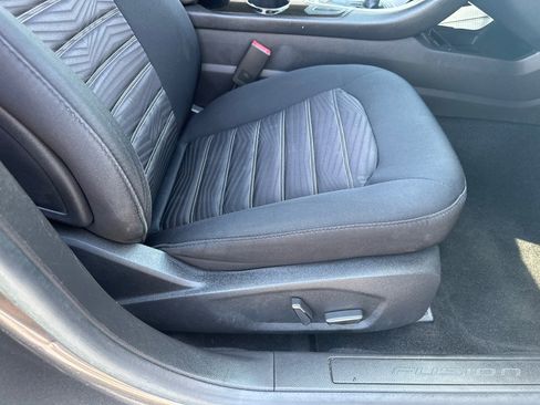 Used 2016 Ford Fusion SE FWD image 11