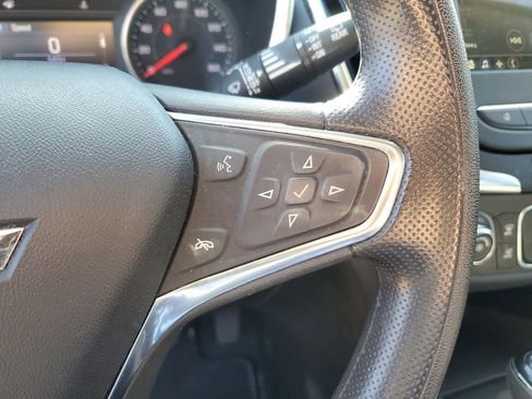 Used 2019 Chevrolet Equinox LT FWD image 17