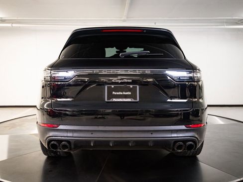 Used 2023 Porsche Cayenne Platinum Edition AWD/4WD image 6