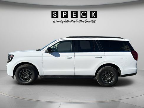 Used 2025 Ford Expedition Active AWD/4WD image 2