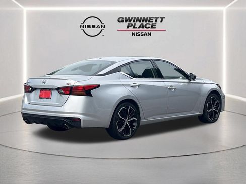 Used 2024 Nissan Altima 2.5 SR FWD image 25