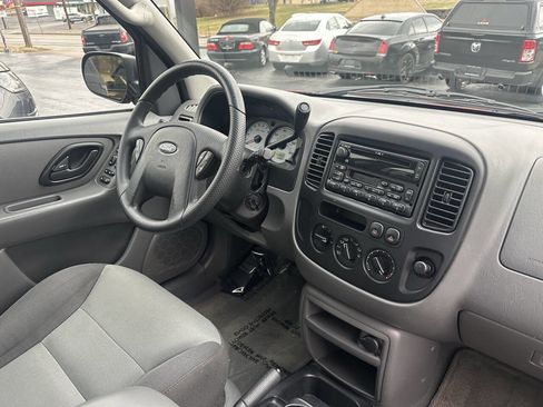 Used 2003 Ford Escape XLS image 17