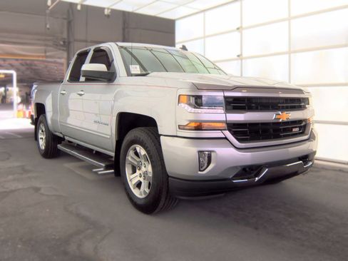 Used 2018 Chevrolet Silverado 1500 LT w/ All Star Edition AWD/4WD image 4