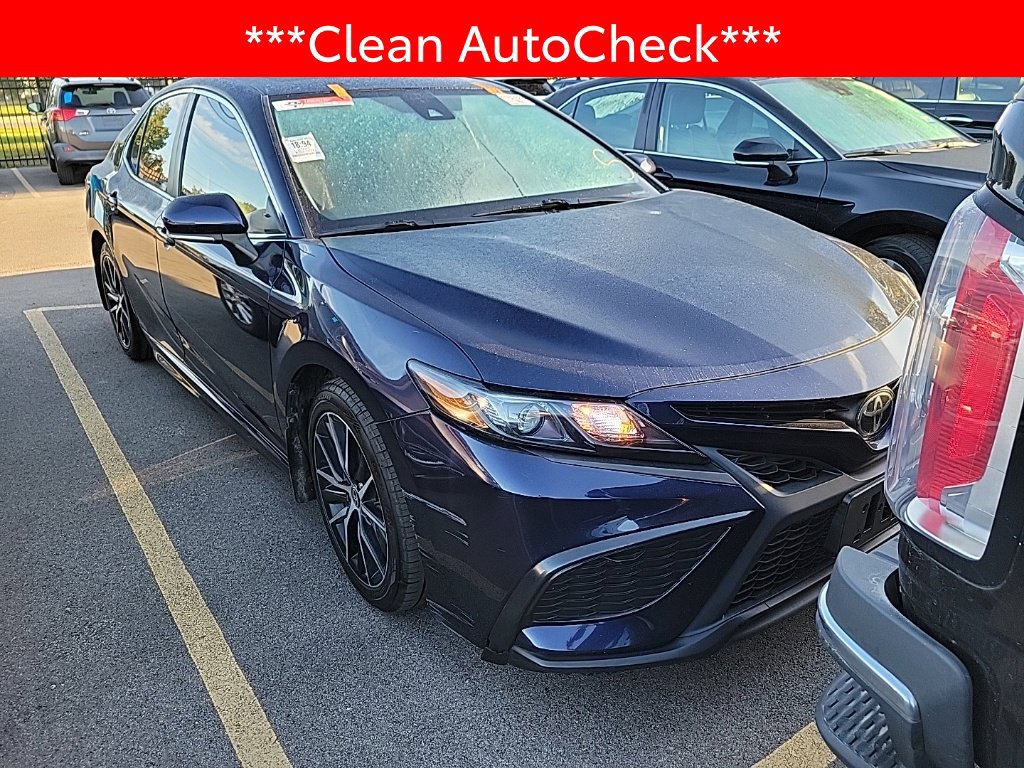 Used 2021 Toyota Camry SE w/ Cold Weather Package FWD image 3