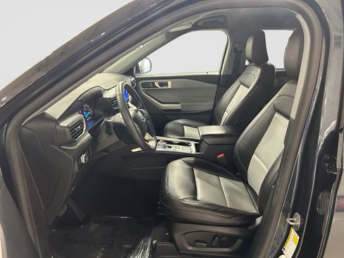 Certified 2023 Ford Explorer XLT w/ Equipment Group 202A RWD image 11