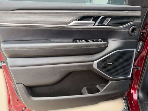 Used 2024 Jeep Wagoneer L Series II w/ Flexible Seating Group RWD image 14