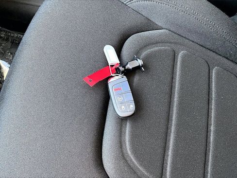 Used 2022 Jeep Renegade Latitude image 11