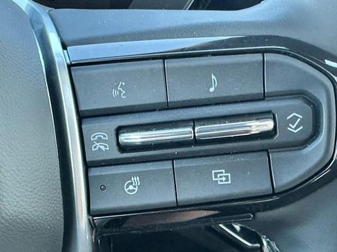 Used 2025 Chevrolet Colorado ZR2 w/ Technology Package image 21