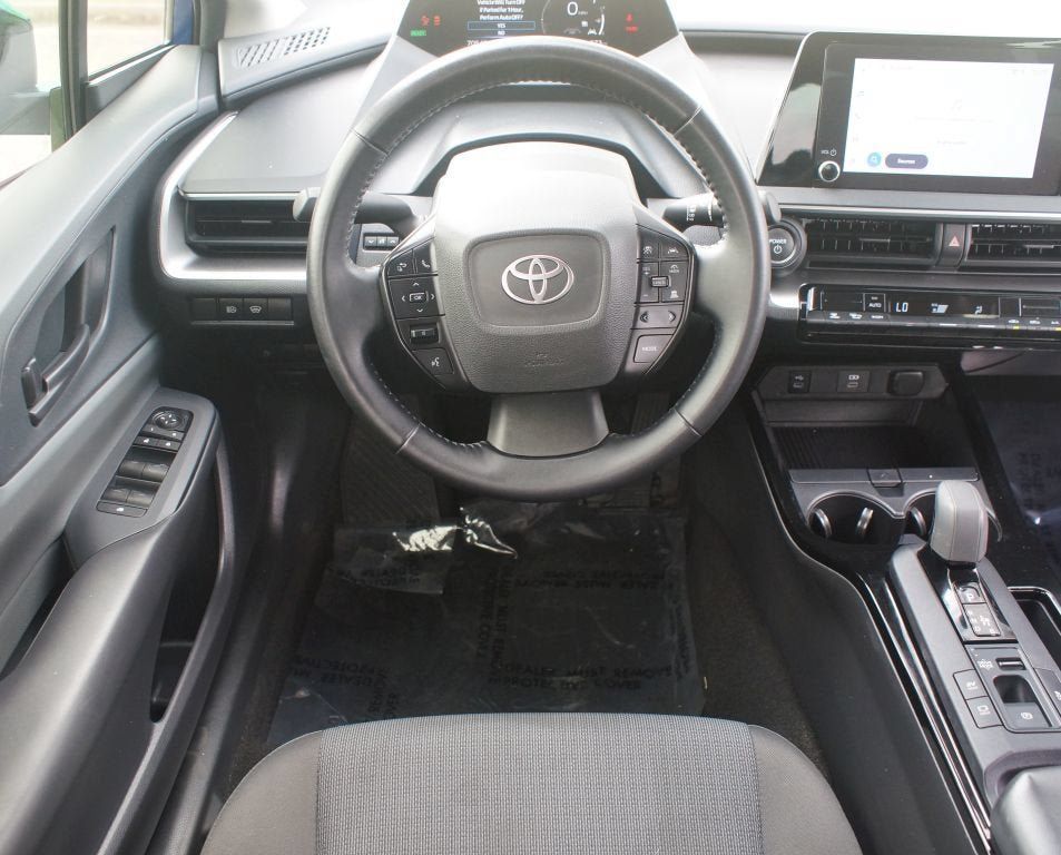 Used 2023 Toyota Prius LE FWD image 5