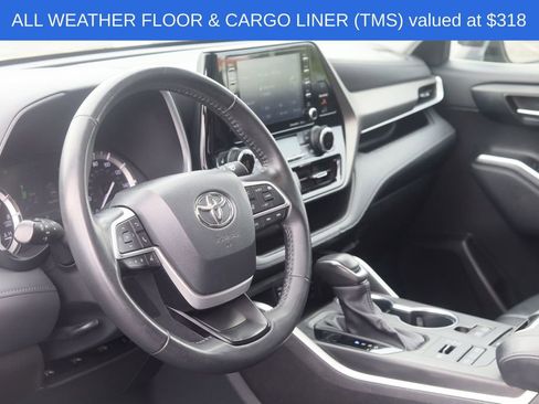 Used 2022 Toyota Highlander XLE AWD/4WD image 4