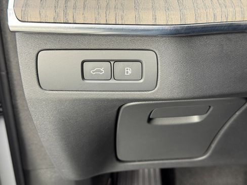 Used 2025 Volvo XC90 T8 Ultra w/ Protection Package Premier image 19