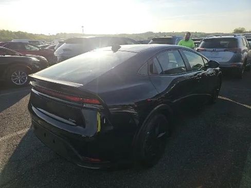 Used 2025 Toyota Prius LE FWD image 4