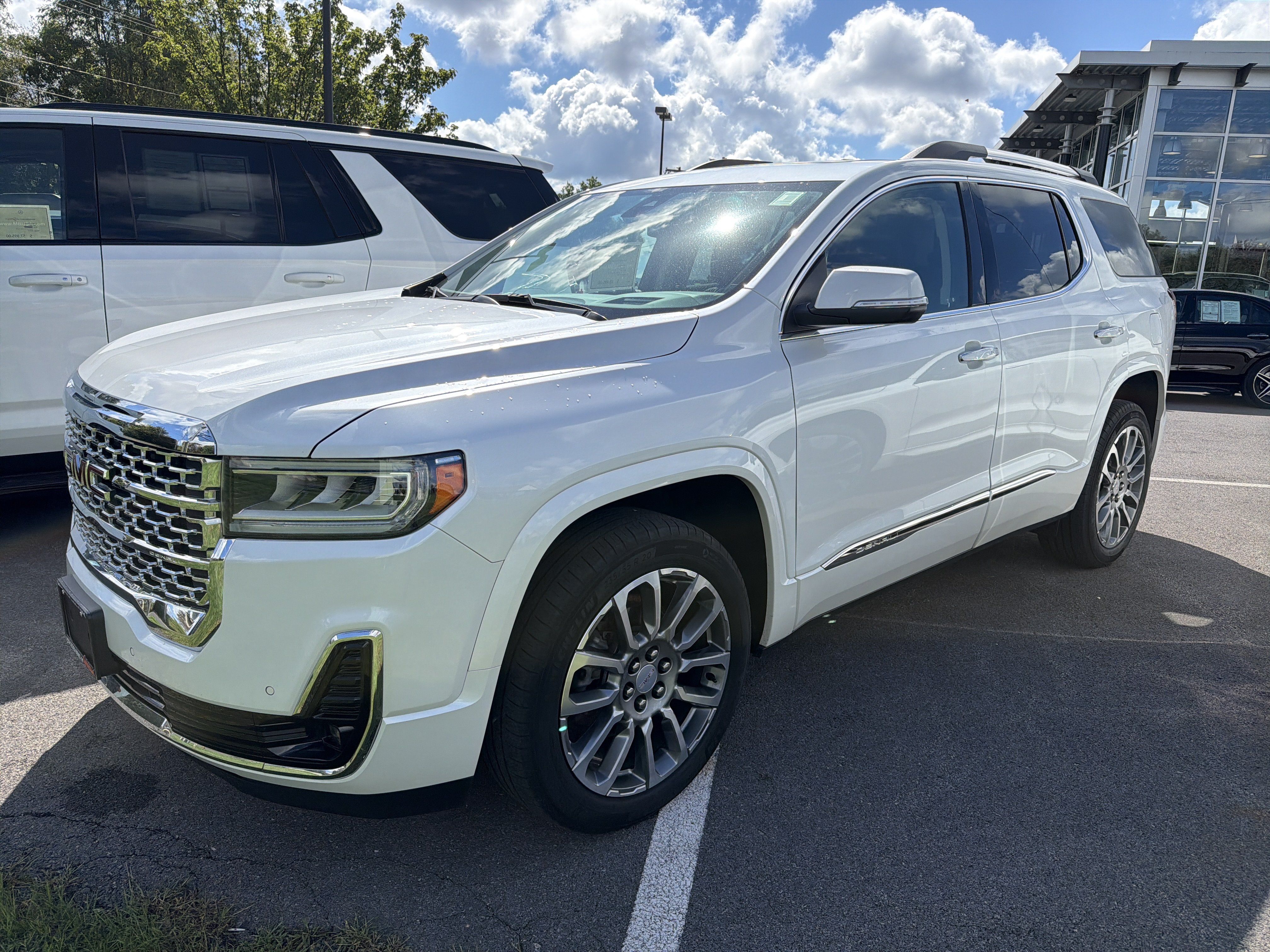 Used 2023 GMC Acadia Denali w/ Trailering Package AWD/4WD image 4