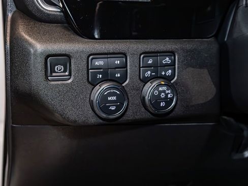 Used 2022 Chevrolet Silverado 1500 LT Trail Boss w/ LT Trail Boss Premium Package image 16