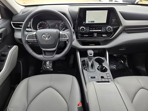Used 2023 Toyota Highlander XLE image 23