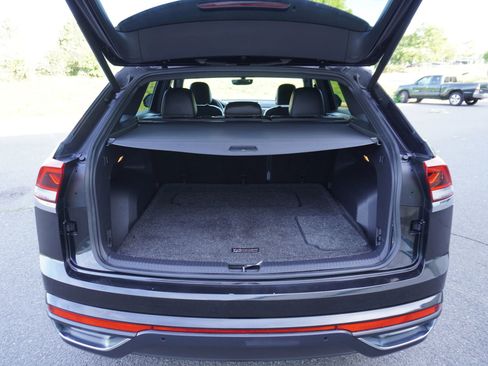 Used 2021 Volkswagen Atlas Cross Sport SE FWD image 11