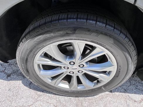 Used 2021 Ford Explorer Limited w/ Equipment Group 301A AWD/4WD image 20