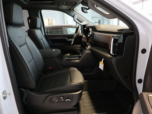 New 2026 GMC Sierra 3500 Denali w/ Denali Reserve Package image 44