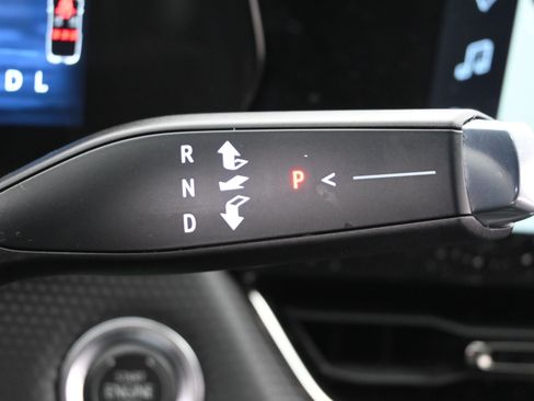 Used 2025 Chevrolet Equinox RS w/ Safety and Technology Package FWD image 18