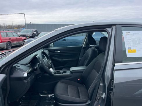 Used 2025 Nissan Altima 2.5 SV image 28