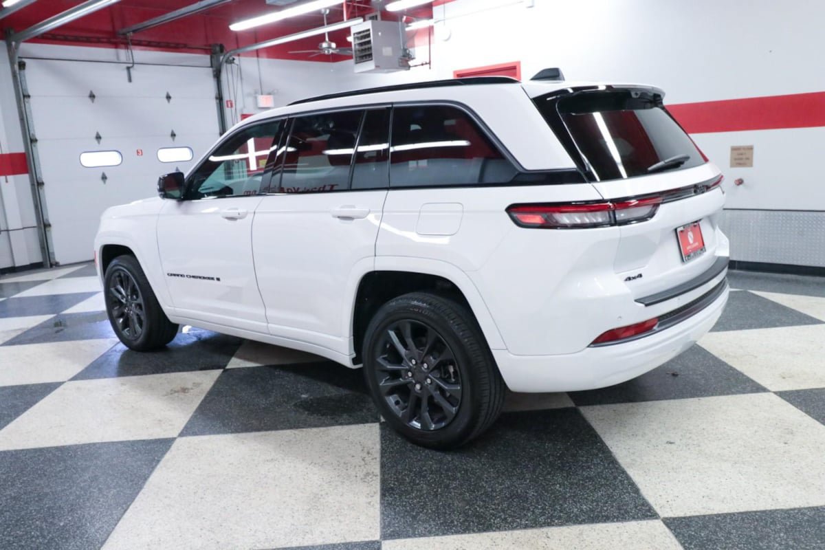 Used 2026 Jeep Grand Cherokee Limited AWD/4WD image 6