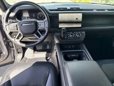 Used 2024 Land Rover Defender 130 X-Dynamic SE AWD/4WD image 9