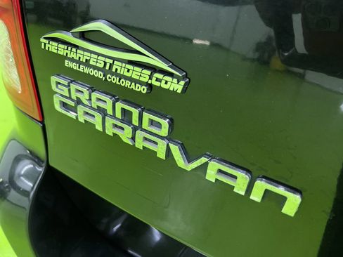 Used 2012 Dodge Grand Caravan SXT w/ Entertainment Group 1 FWD image 11