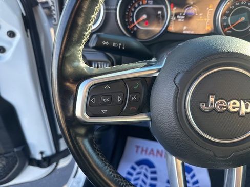 Used 2019 Jeep Wrangler Unlimited Sahara image 15