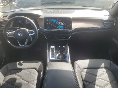 Used 2025 Volkswagen Atlas SE image 9