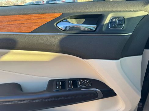 Used 2016 Lincoln MKC Reserve w/ Lincoln MKC Climate Package image 28