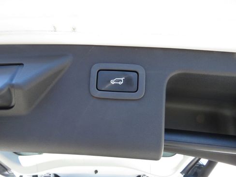 Used 2019 Land Rover Discovery Sport HSE image 18