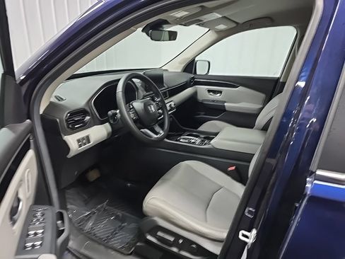 Used 2025 Honda Pilot EX-L image 29