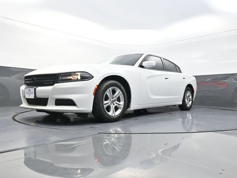 Used 2020 Dodge Charger SXT RWD image 23