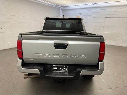 Used 2025 Toyota Tacoma SR5 AWD/4WD image 7